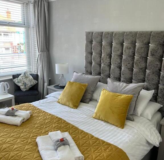 Family Suite, Rooms At 153 Only