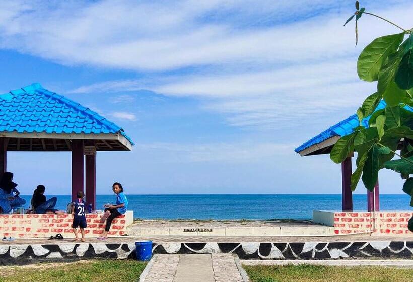 디럭스 룸, Penginapan Karanglaut Santolo