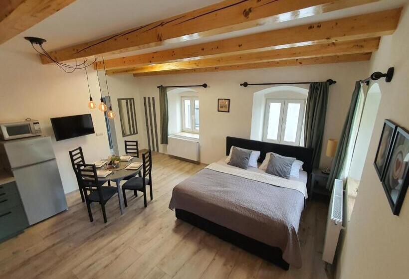 스위트, Apartmány černý Kohout