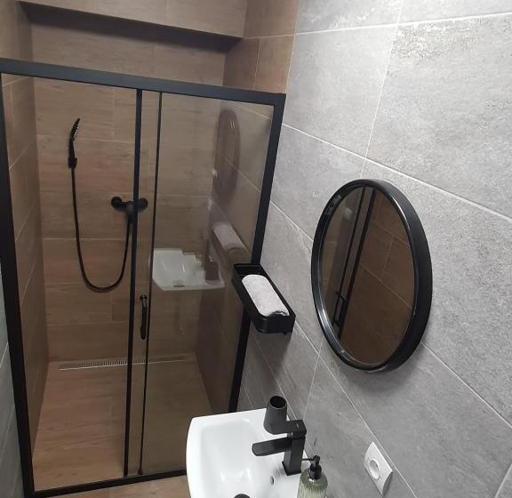园景标准四人间, Apartmány černý Kohout