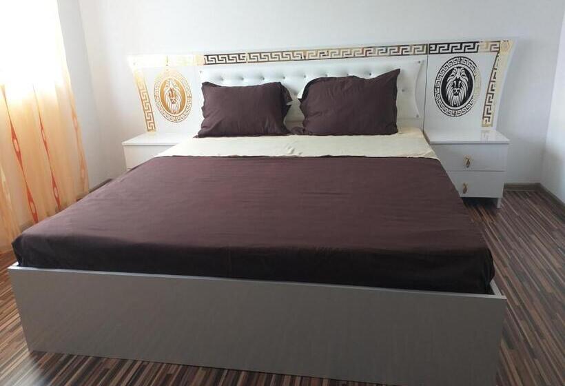 اتاق لوکس, Casa Laur