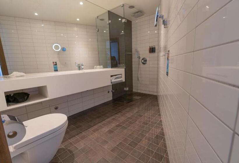 Семейный Номер, Clarion Hotel The Edge