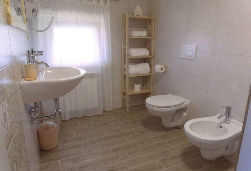 اتاق استاندارد با چشم‌انداز باغ, B&b Tra Gli Ulivi