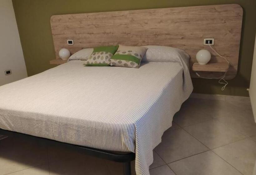 اتاق استاندارد با چشم‌انداز باغ, B&b Tra Gli Ulivi