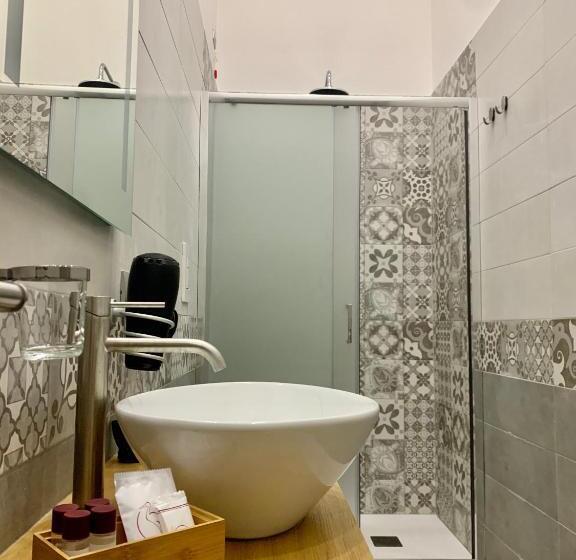 اتاق استاندارد, Naptown Rooms