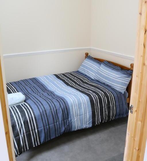 شقة غرفة واحدة, Lennard House