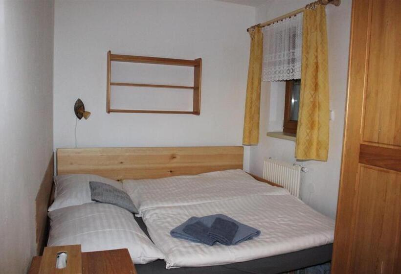 Economy Quadruple Room, Penzion Sehnoutkovi