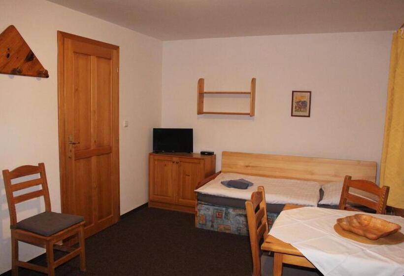 Economy Quadruple Room, Penzion Sehnoutkovi