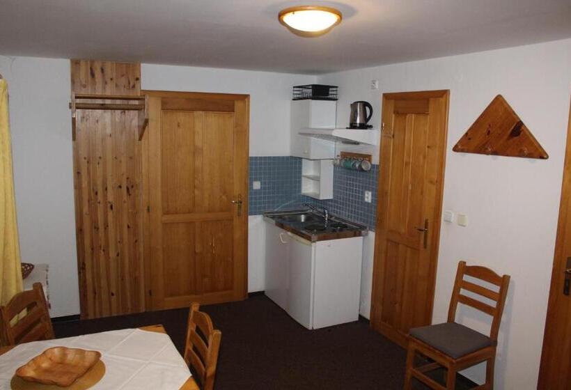 Economy Quadruple Room, Penzion Sehnoutkovi