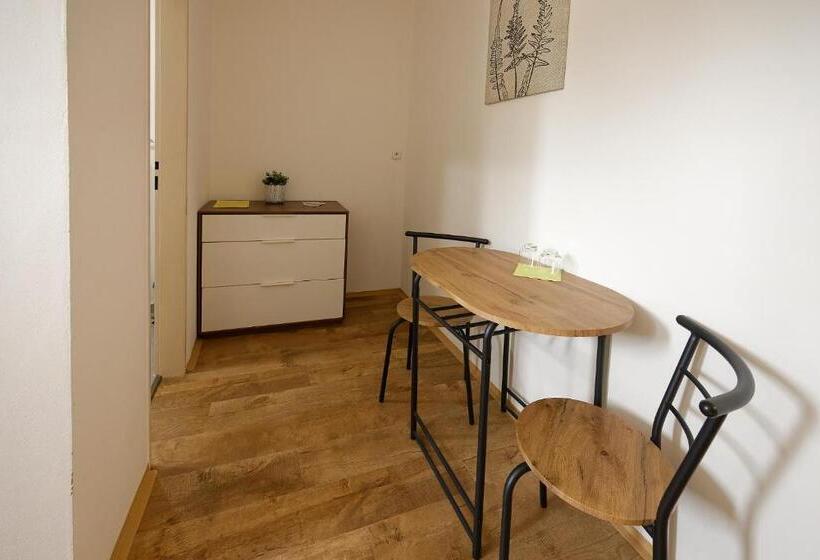 标准间, Penzion A Restaurace Na Křižovatce