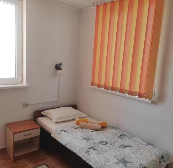 Triple Room Sea View, ваканционни къщи на брега  Holiday Houses On The Coast