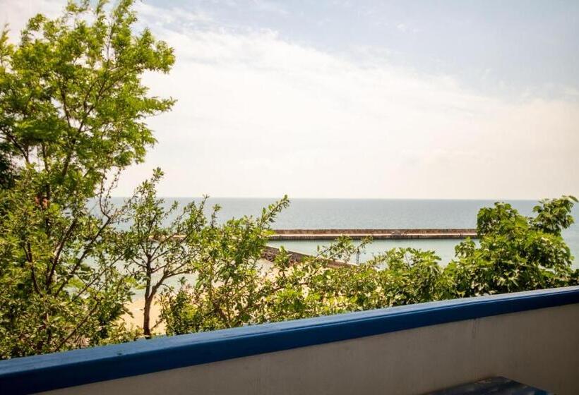 Triple Room Sea View, ваканционни къщи на брега  Holiday Houses On The Coast