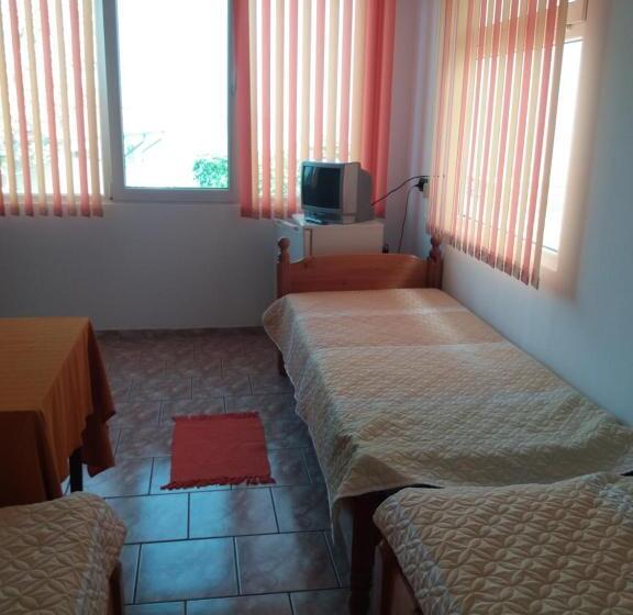 Triple Room Sea View, ваканционни къщи на брега  Holiday Houses On The Coast