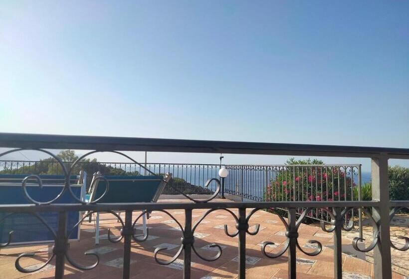 اتاق استاندارد با چشم‌انداز دریا, Cala Rossa