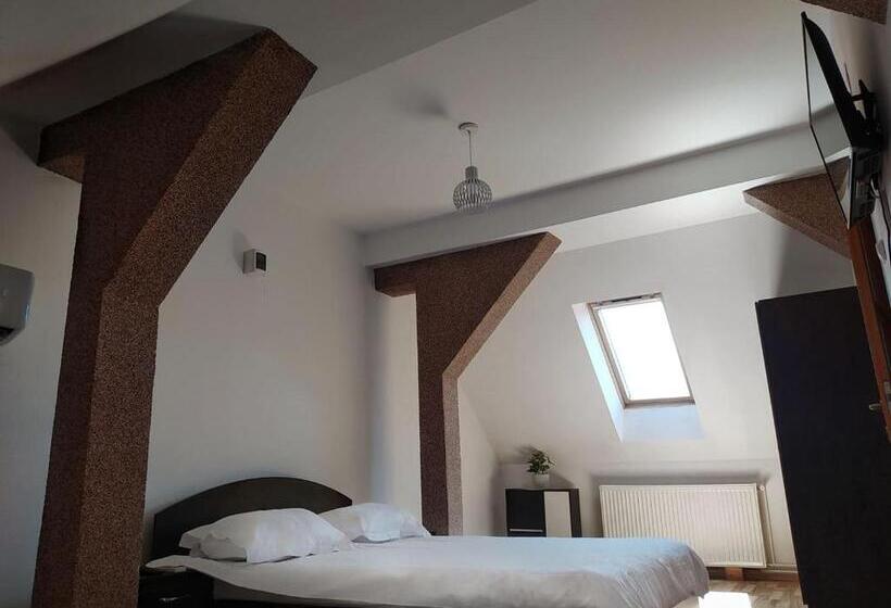 Quarto Triplo Estandar, Hillside