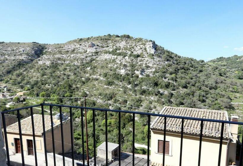 اتاق استاندارد چهار تخته, Ibla Barocca