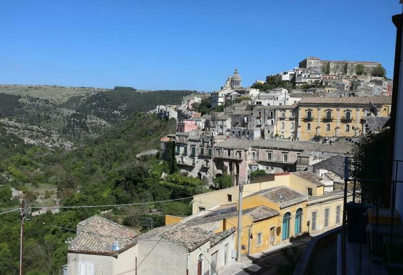 اتاق استاندارد چهار تخته, Ibla Barocca