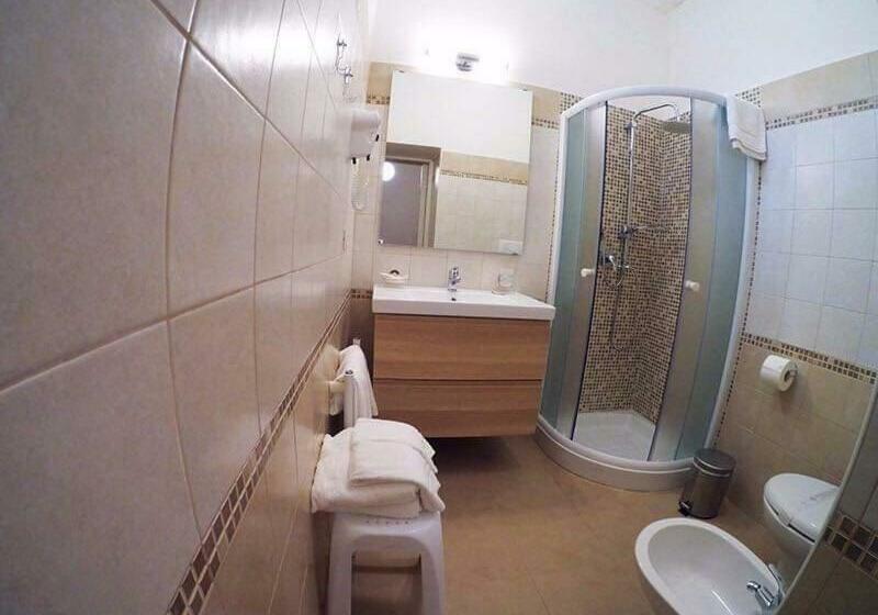 اتاق استاندارد سه نفره, Villa Merina
