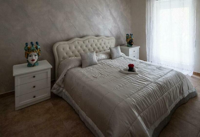 سوییت با چشم‌انداز دریا, Ortigia Terrace Sea View