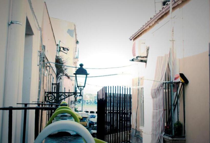 سوییت با چشم‌انداز دریا, Ortigia Terrace Sea View