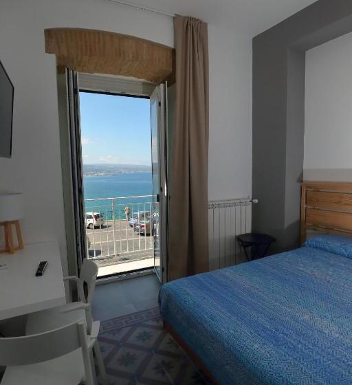 Номер Deluxe Вид на Море, Timpa Rooms