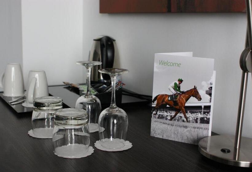 سوییت, Holiday Inn Huntingdon Racecourse, An Ihg