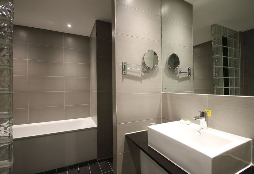 سوییت, Holiday Inn Huntingdon Racecourse, An Ihg