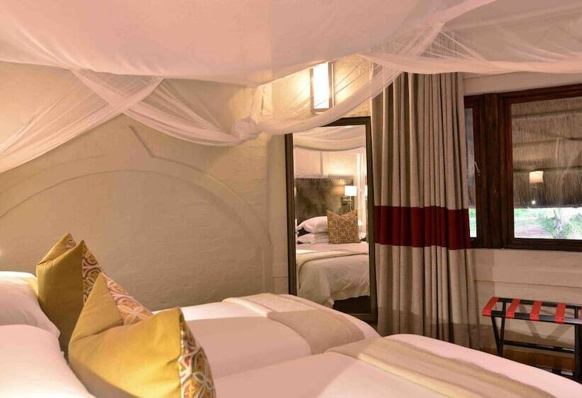 3 Bedroom Suite, Victoria Falls Safari Suites