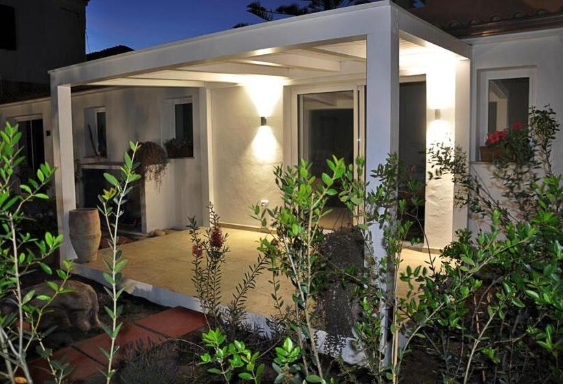 اتاق لوکس با تخت بزرگ, B&b Les Chambres Rooms & Suite