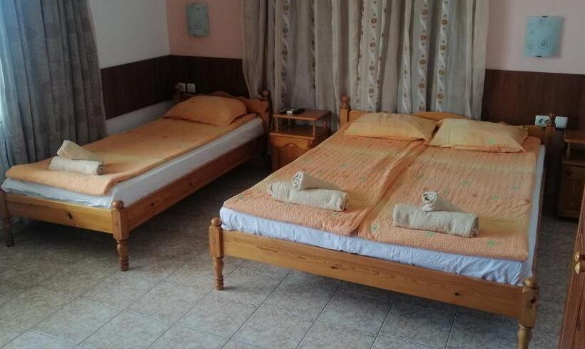 اتاق سه نفره دلوکس با چشم‌انداز دریا, Guest House D. Bogdanova