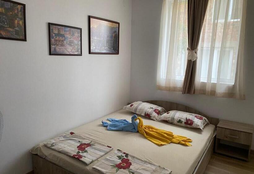 Номер Стандарт, Jacky S House