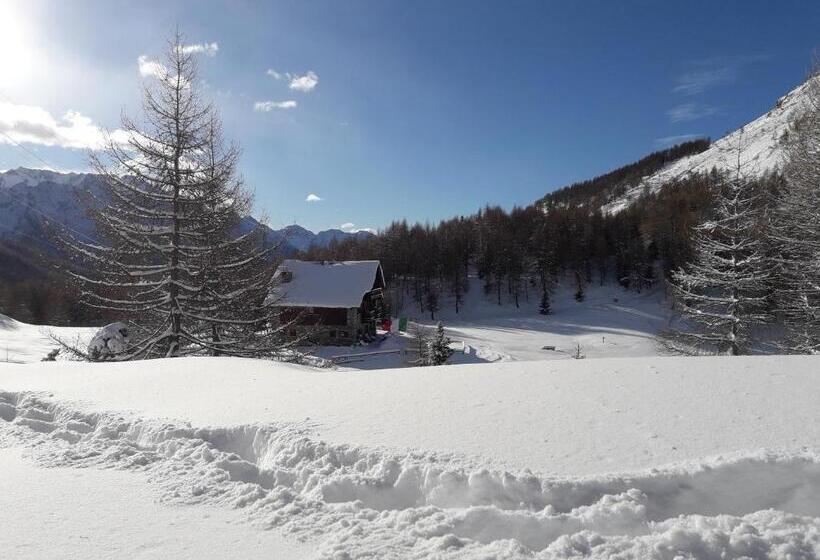 Семейный Номер, Rifugio Al Lago Del Mortirolo In Inverno Raggiungibile Solo A Piedi