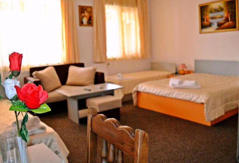 Полулюкс с Балконом, Family Hotel Miglena