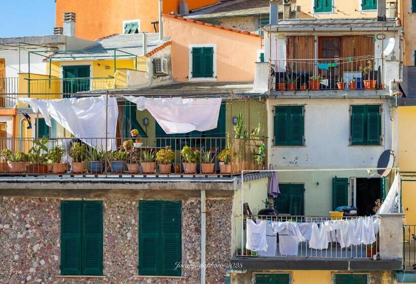1 Bedroom Apartment with Terrace Sea View, Alla Marina Affittacamere