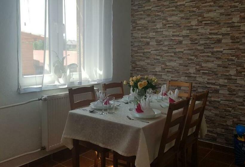 Апартаменты 1 Спальня с Балконом, Apartmány 105