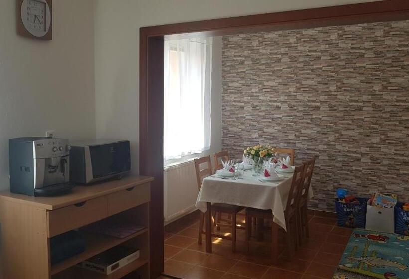 Апартаменты 1 Спальня с Балконом, Apartmány 105