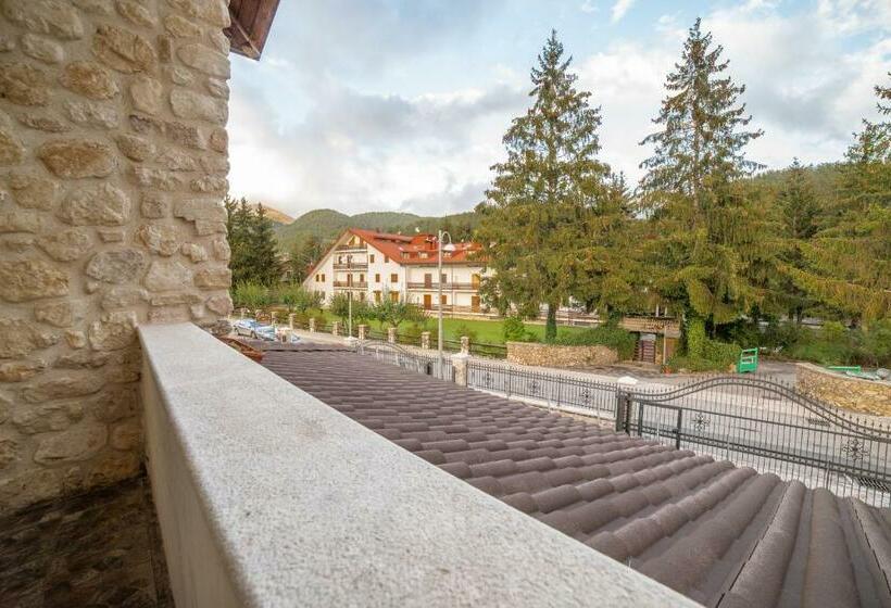 اتاق استاندارد با چشم‌انداز کوهستان, Albergo Ad Astra