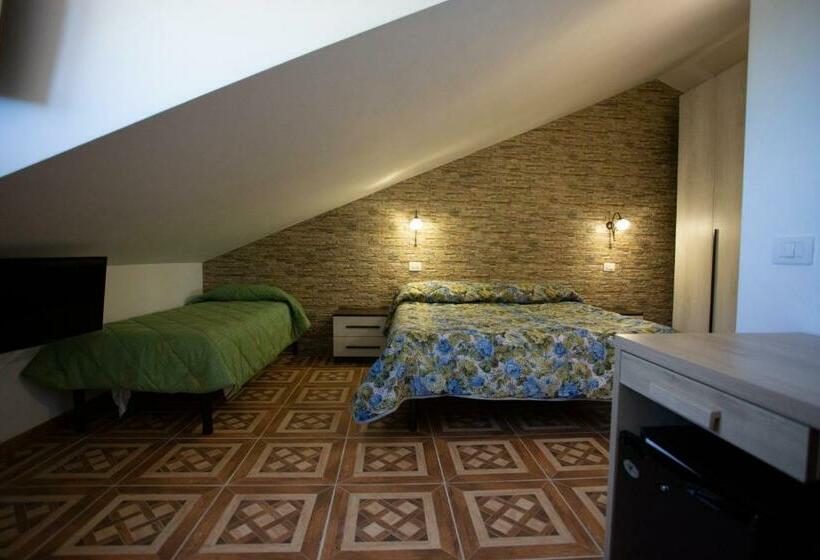 اتاق استاندارد سه نفره, Albergo Ad Astra