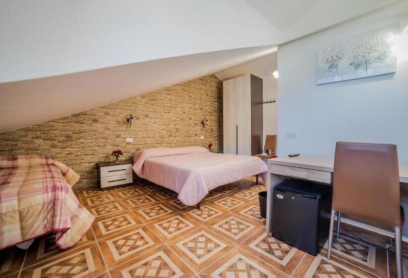 اتاق خانوادگی, Albergo Ad Astra
