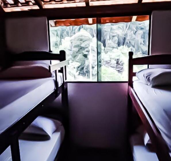 Семейный Номер Совместный Санузел, Hostel Yellow House Mg