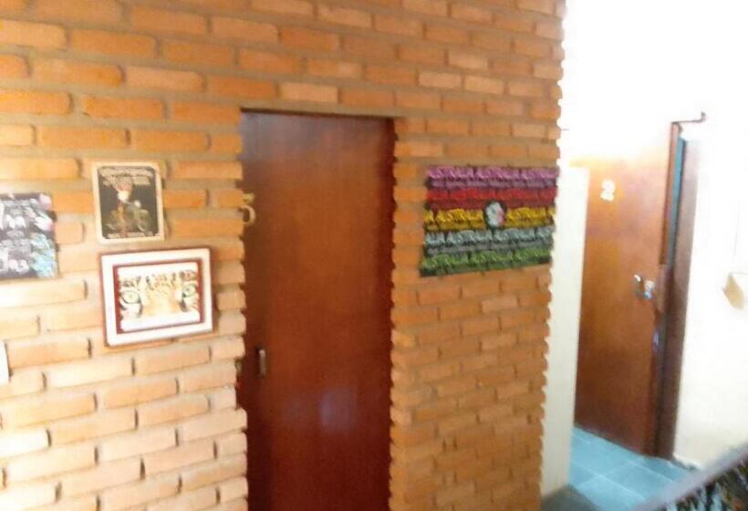 Дом 1 Спальня, Hostel Yellow House Mg