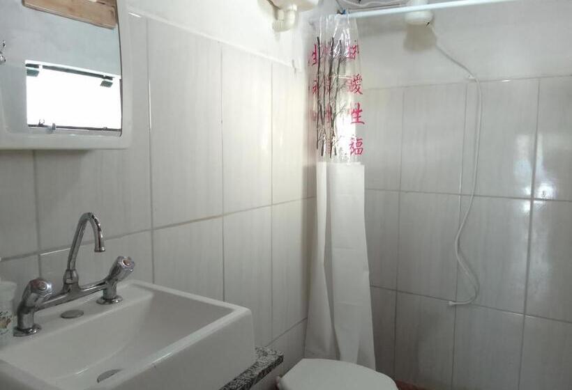 Семейный Номер Совместный Санузел, Hostel Yellow House Mg