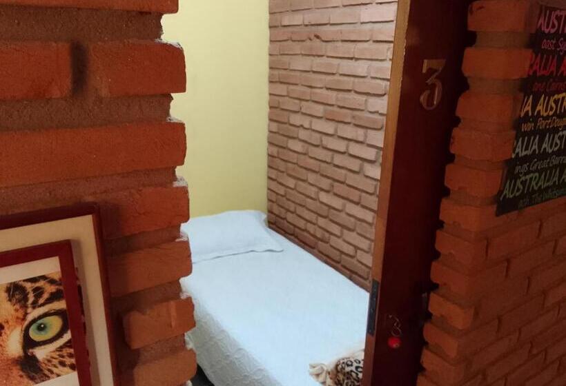 Семейный Номер Совместный Санузел, Hostel Yellow House Mg