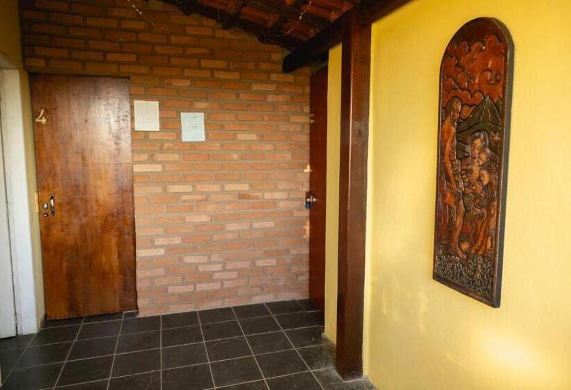 Семейный Номер Совместный Санузел, Hostel Yellow House Mg