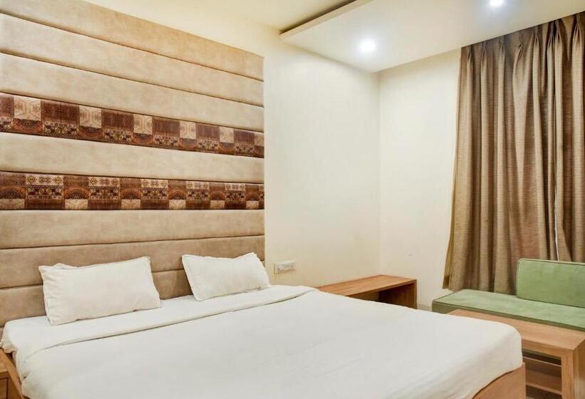 Трехместный Номер Deluxe, Fabhotel Om Palace