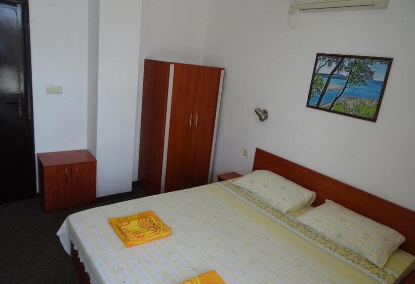 اتاق استاندارد با چشم‌انداز دریا, Dobrevi Guest House