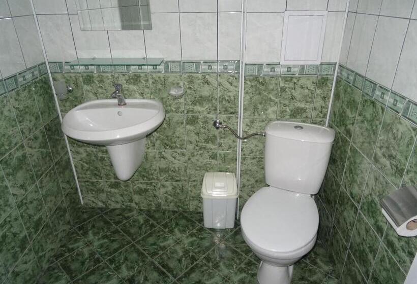 اتاق استاندارد سه نفره, Dobrevi Guest House
