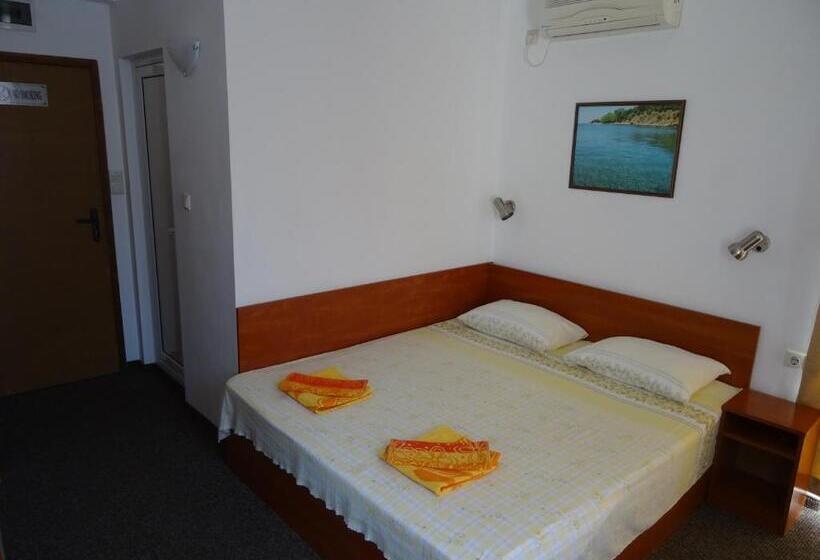 اتاق استاندارد اینتریور, Dobrevi Guest House