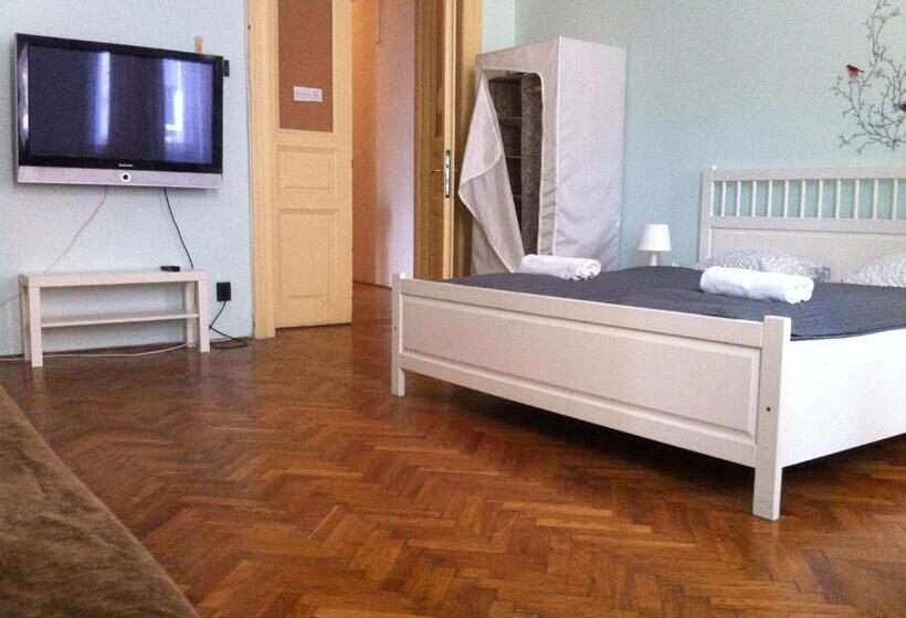 浴室共有スタンダード４人用ルーム, Wesselényi Rooms Near Gozsdu Udvar