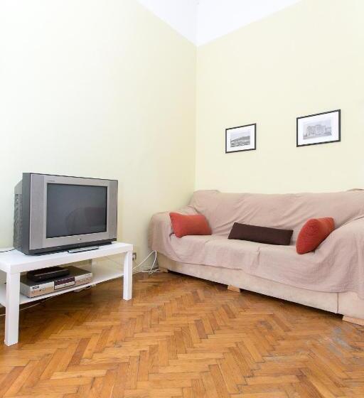 浴室共有スタンダード４人用ルーム, Wesselényi Rooms Near Gozsdu Udvar